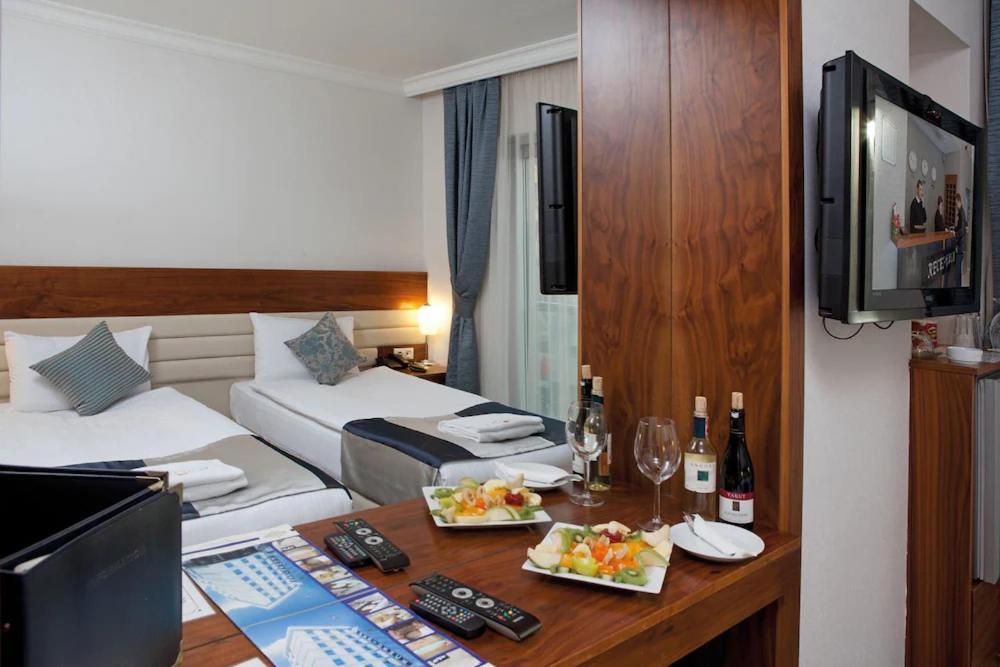 Demir Otel Bornova Екстериор снимка